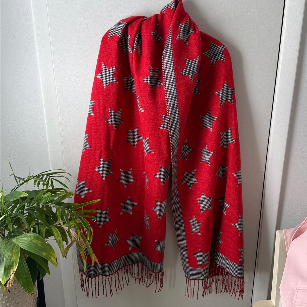Cabi Vega Black & Red Houndstooth Star Fringe-Trim Scarf OS - Picture 4 of 5